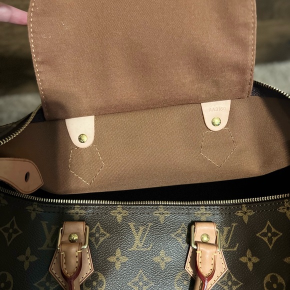 🔥SOLD: AUTHENTIC LV SPEEDY 40🔥 - Picture 11 of 15